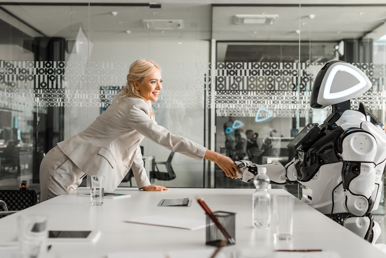 A women and robot shaking hand