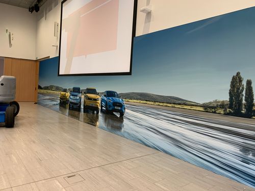 Huge Crowed, Nando's at Reading