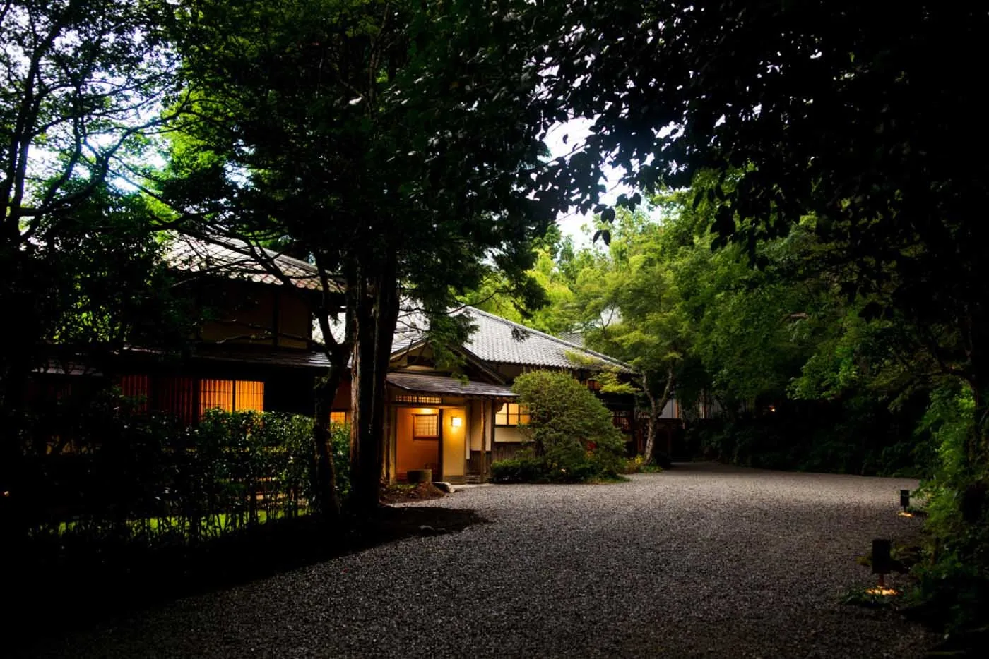 HAKONE RETREAT FÖRE by Onko Chishin