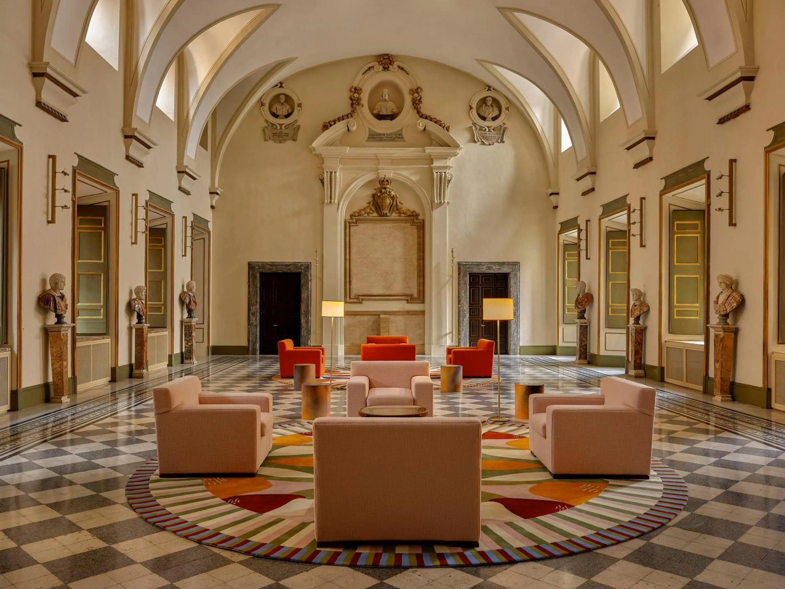 Palazzo Talìa lobby with vaulted ceiling, Roman busts on marble plinths and a patterned circular rug