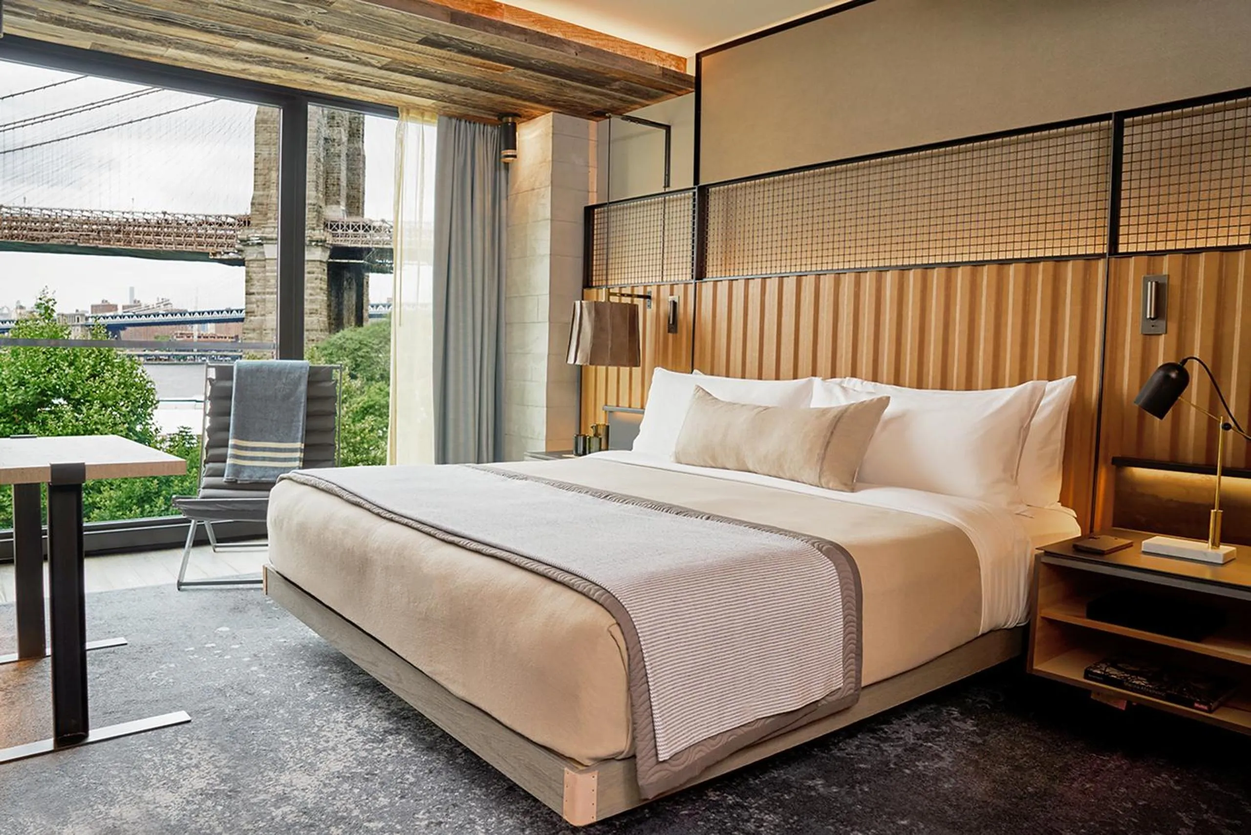 1 Hotel Brooklyn Bridge bedroom with a view of Brooklyn Bridge itself