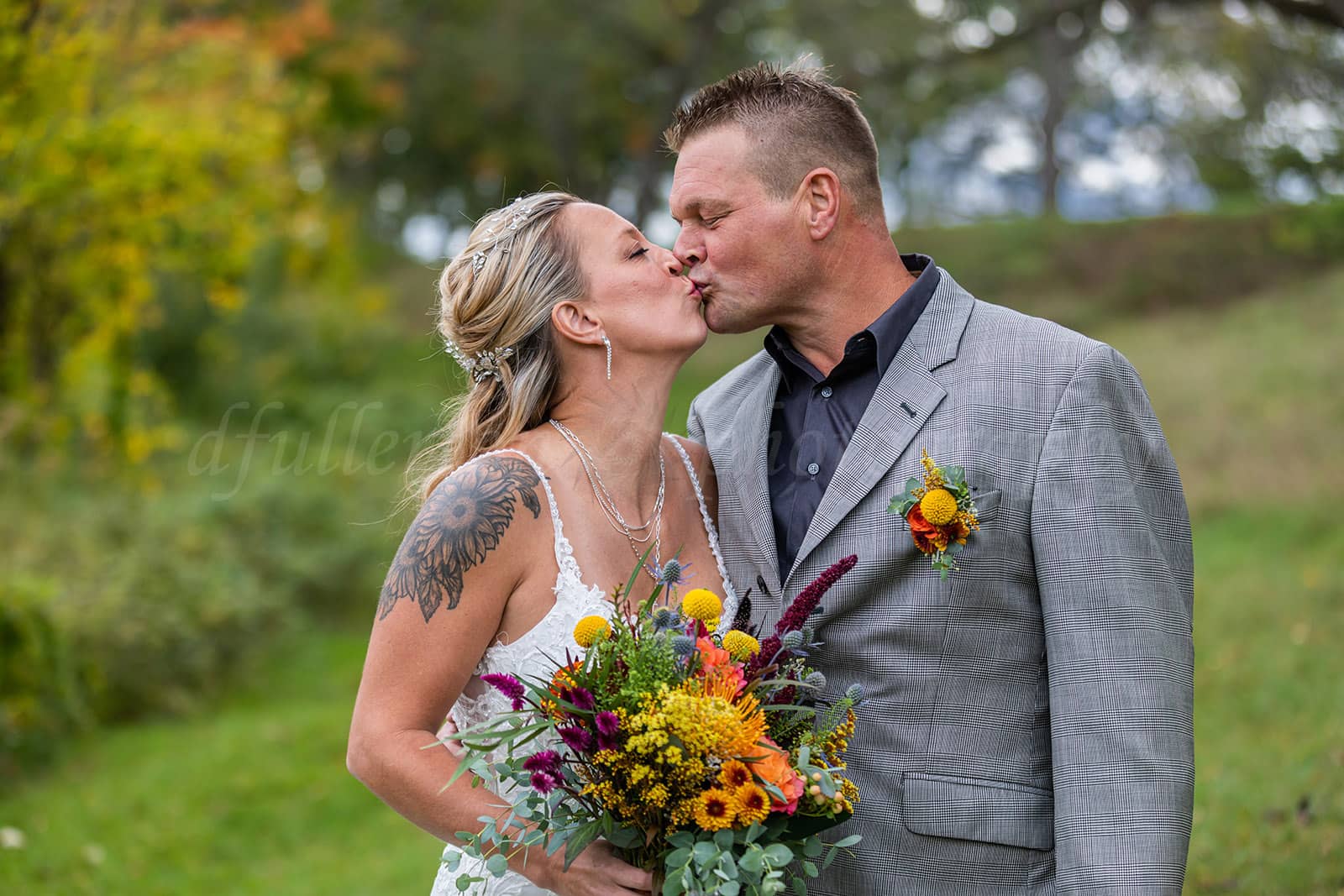 Kensington Metropark wedding photography by Fullerton Photography.