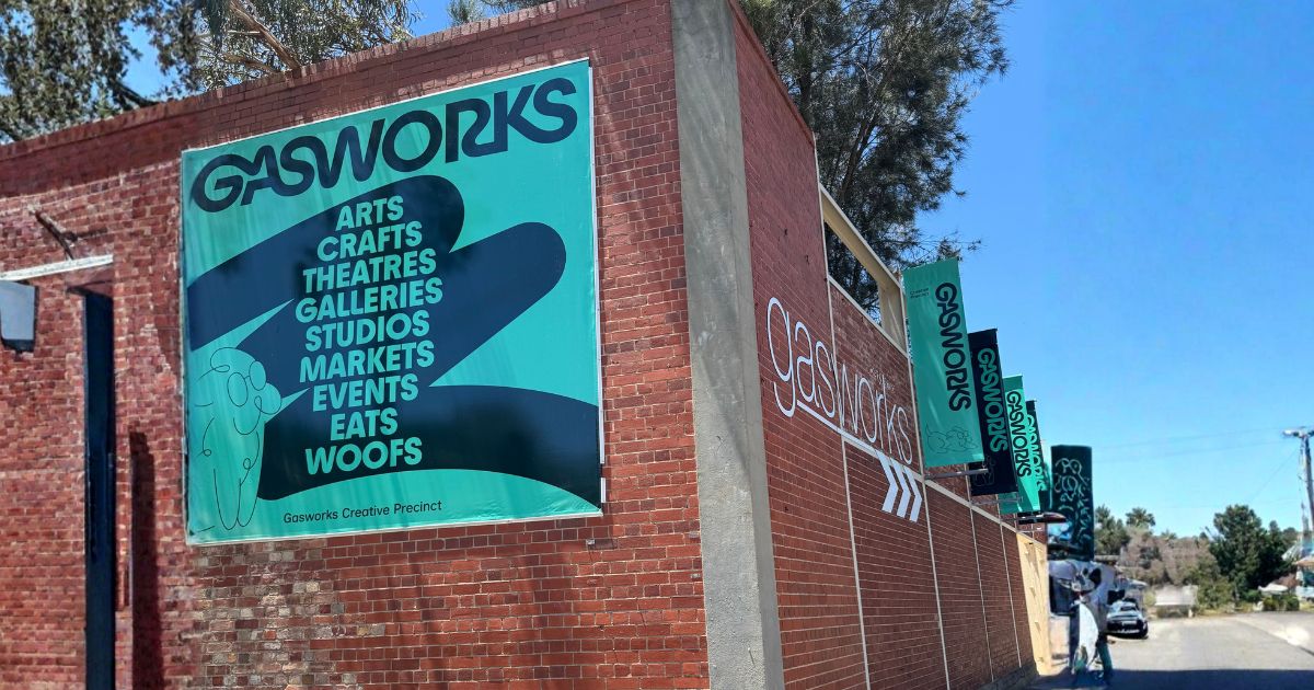 How Flags Signage Can Transform Your Site's Visibility and Branding 