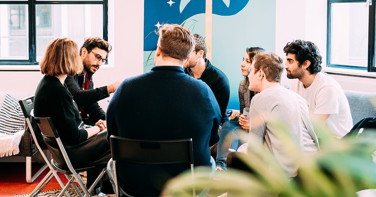 Groupe parlant transformation IA des organisations