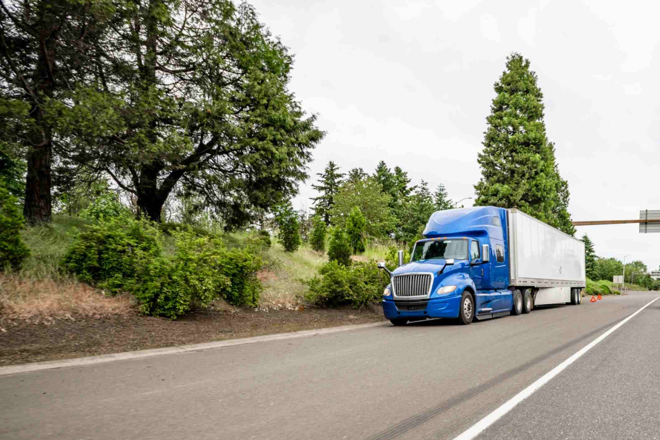 An 18-wheeler truck, which is one of the many types of accidents a Rosenberg truck accident lawyer handles