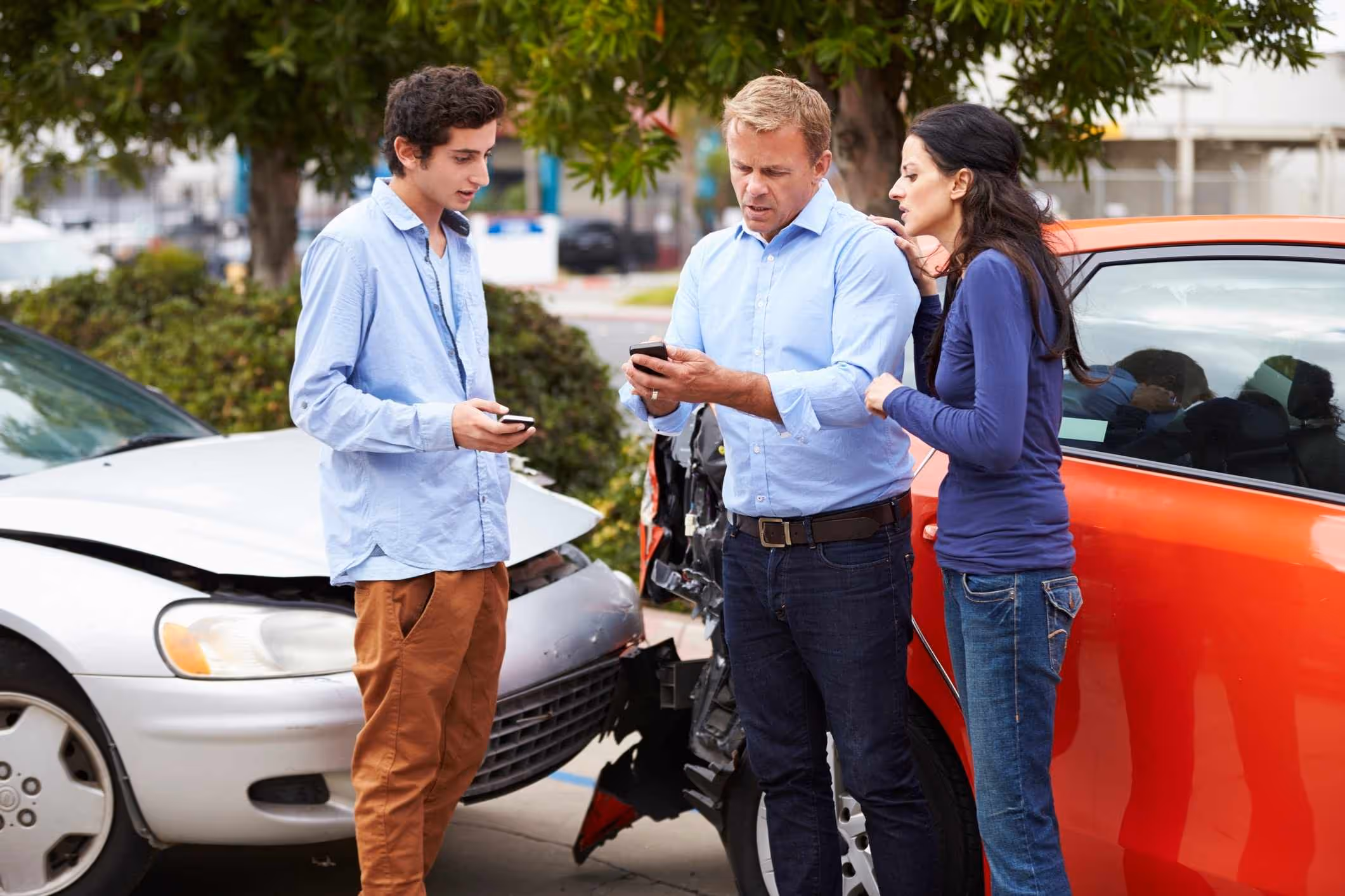 Drivers exchanging info after a crash, representing the need for a Humble car accident lawyer.