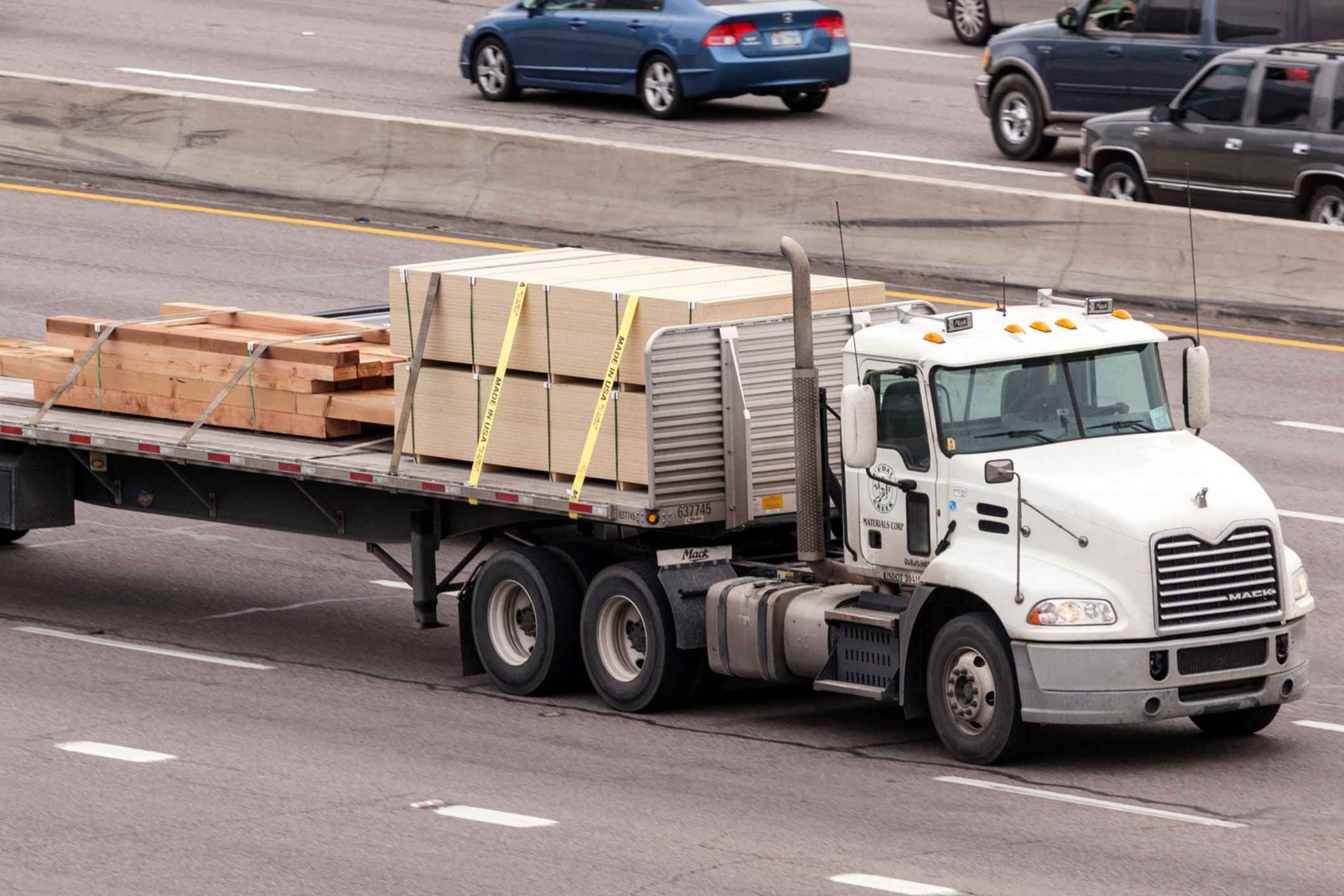 Flatbed semi truck hauling cargo, representing what to do after a truck accident in Texas.