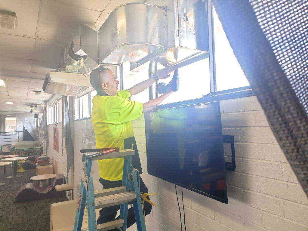 Airomania technician at work on window