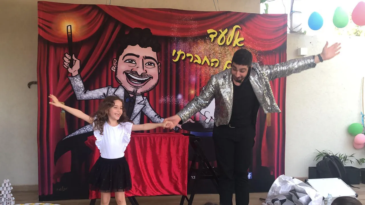 יום הולדת לבנות עם קוסם
