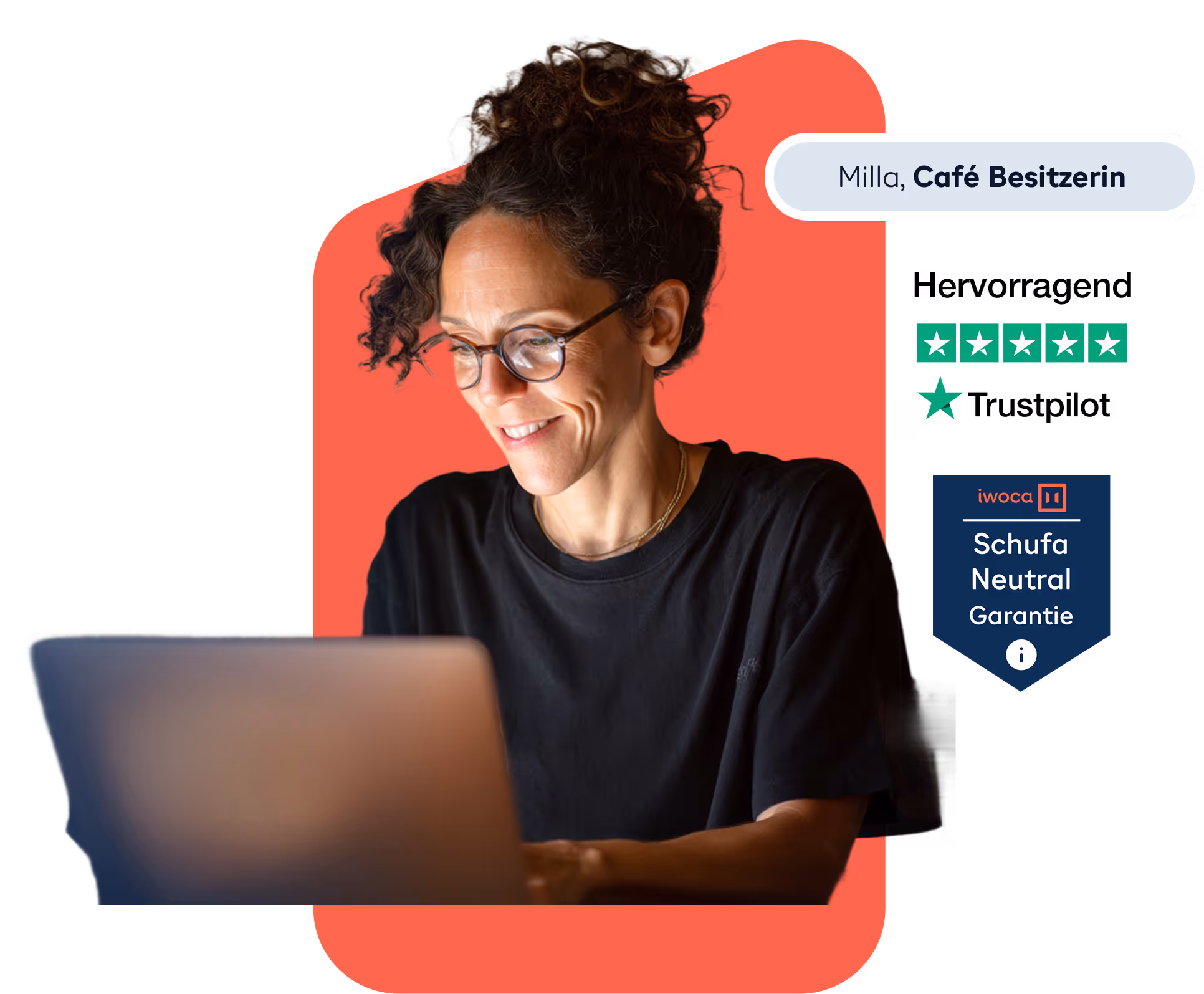 Lady smiling with Laptop, Trustpilot logo sign with five stars and Schufal neutral sign on the right of the lady