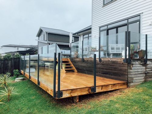 Glass balustrade around deck