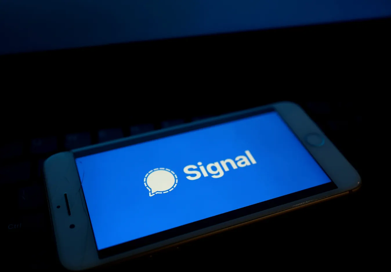 its-so-unbelievable-cyber-world-stunned-over-war-planners-using-signal