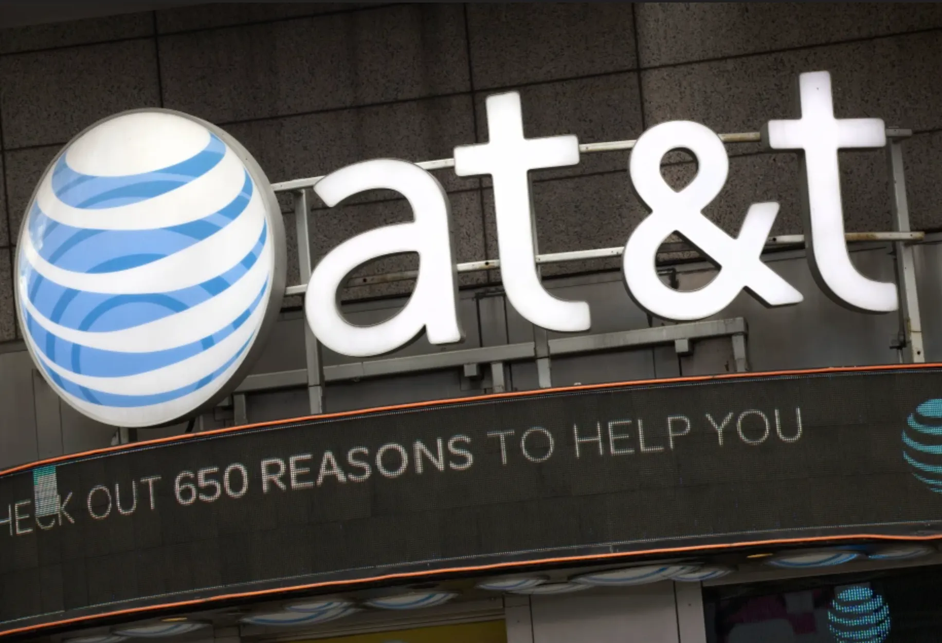 data-of-nearly-all-at-t-customers-download-from-a-third-party-platform-in-security-breach