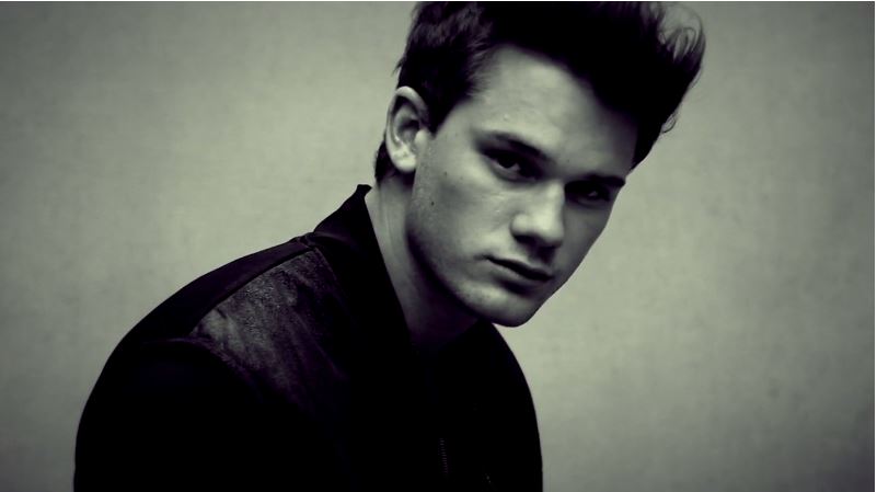 Jeremy-Irvine.jpg