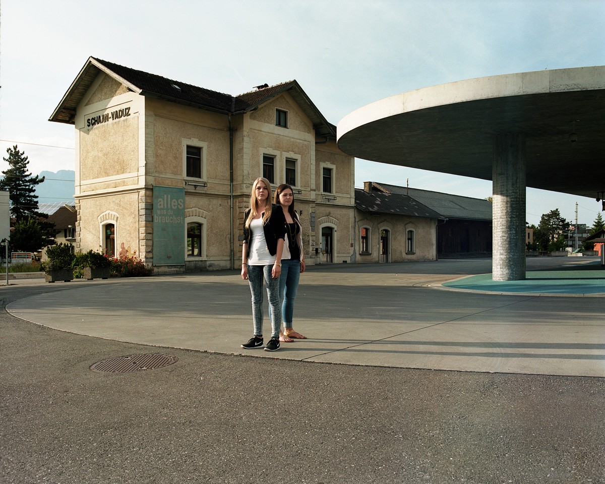 LIE014-2.jpg