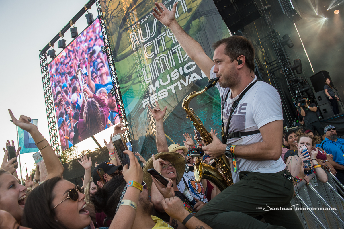 Photo by Joshua Timmermans