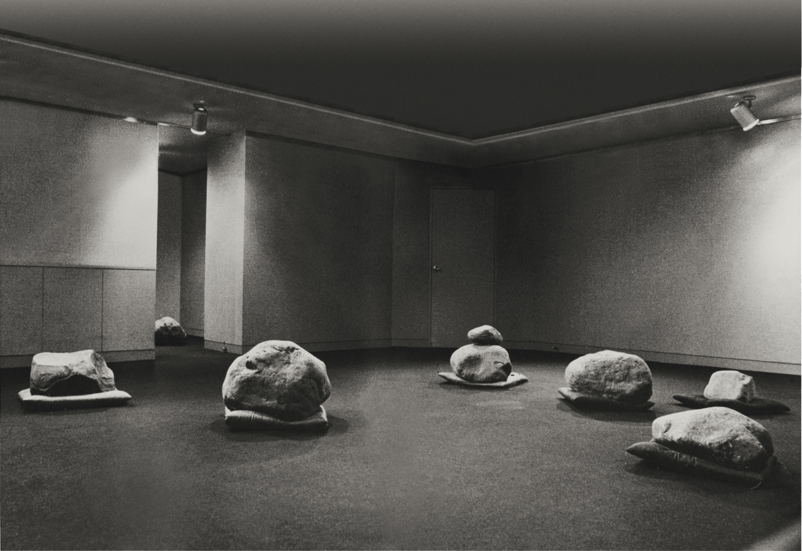 Lee Ufan,Relatum(formerlyLanguage),1971, installation view: Pinar Gallery, Tokyo, 1971.© Artists Rights Society (ARS), New York / ADAGP, Paris.Courtesy the artist
