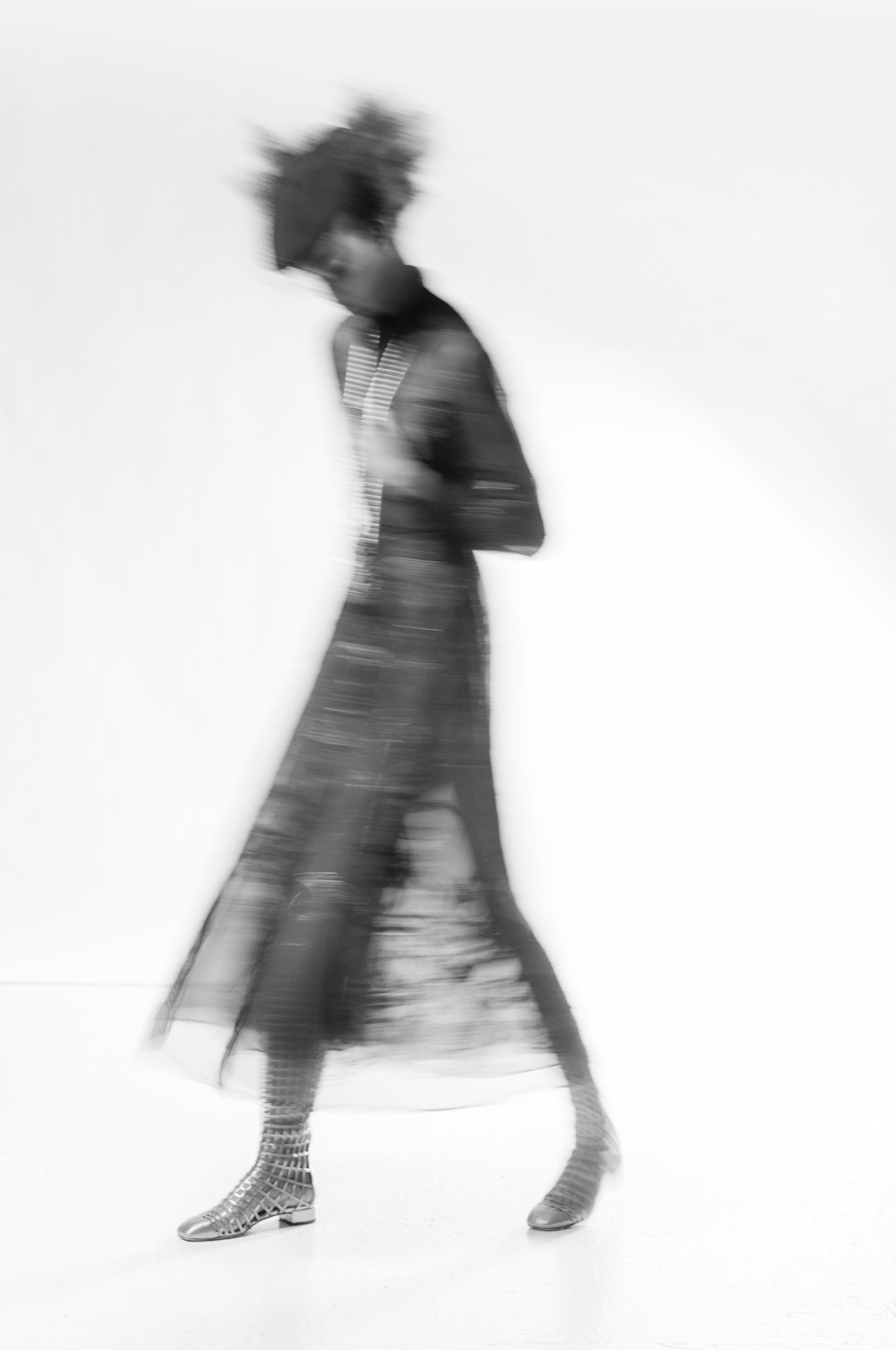 DIOR HAUTE COUTURE shirtdress embroidered in shades of navy.