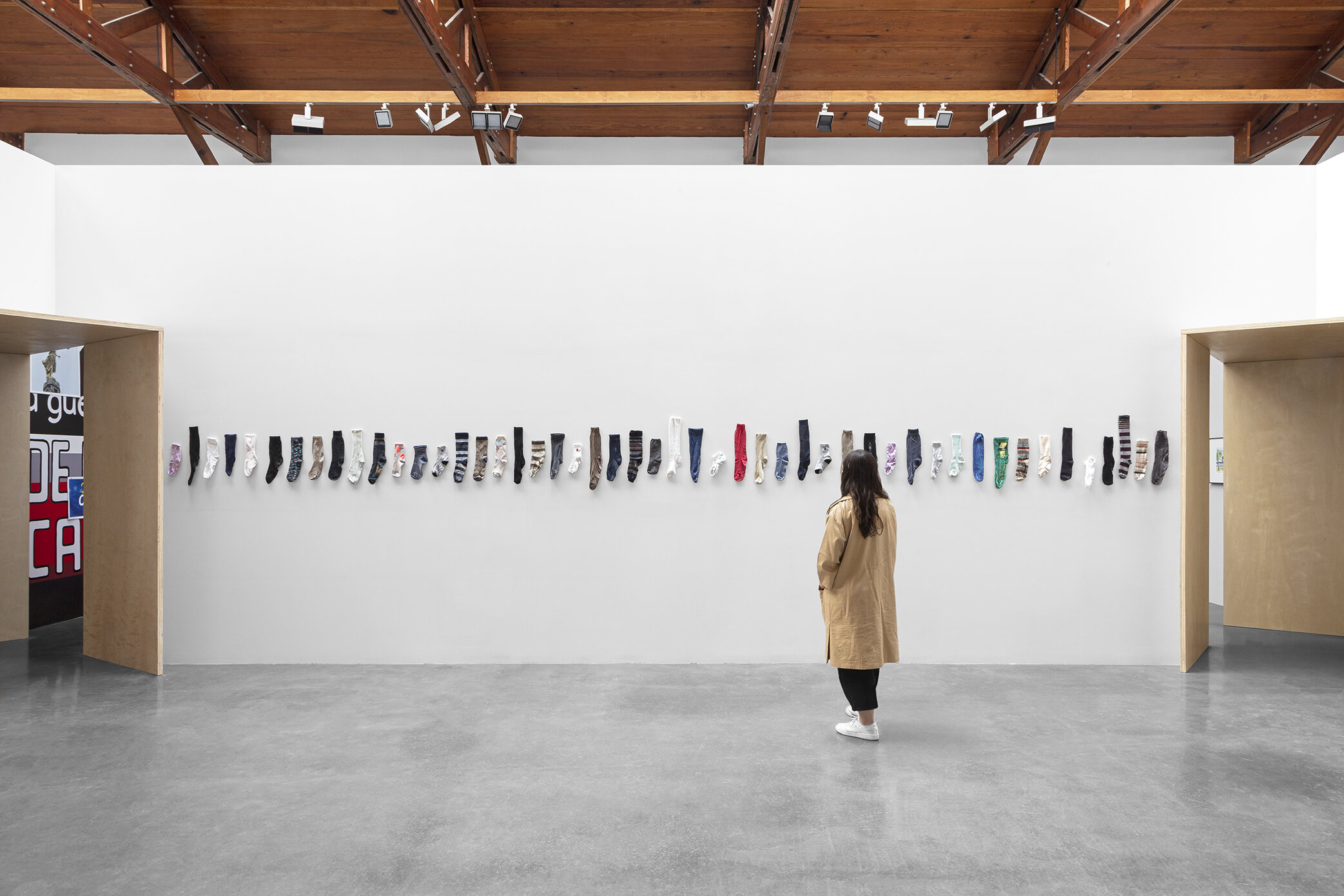 Calcetines sin Pareja, Wilfredo Prieto. Kurimanzutto, Mexico City, 2021
