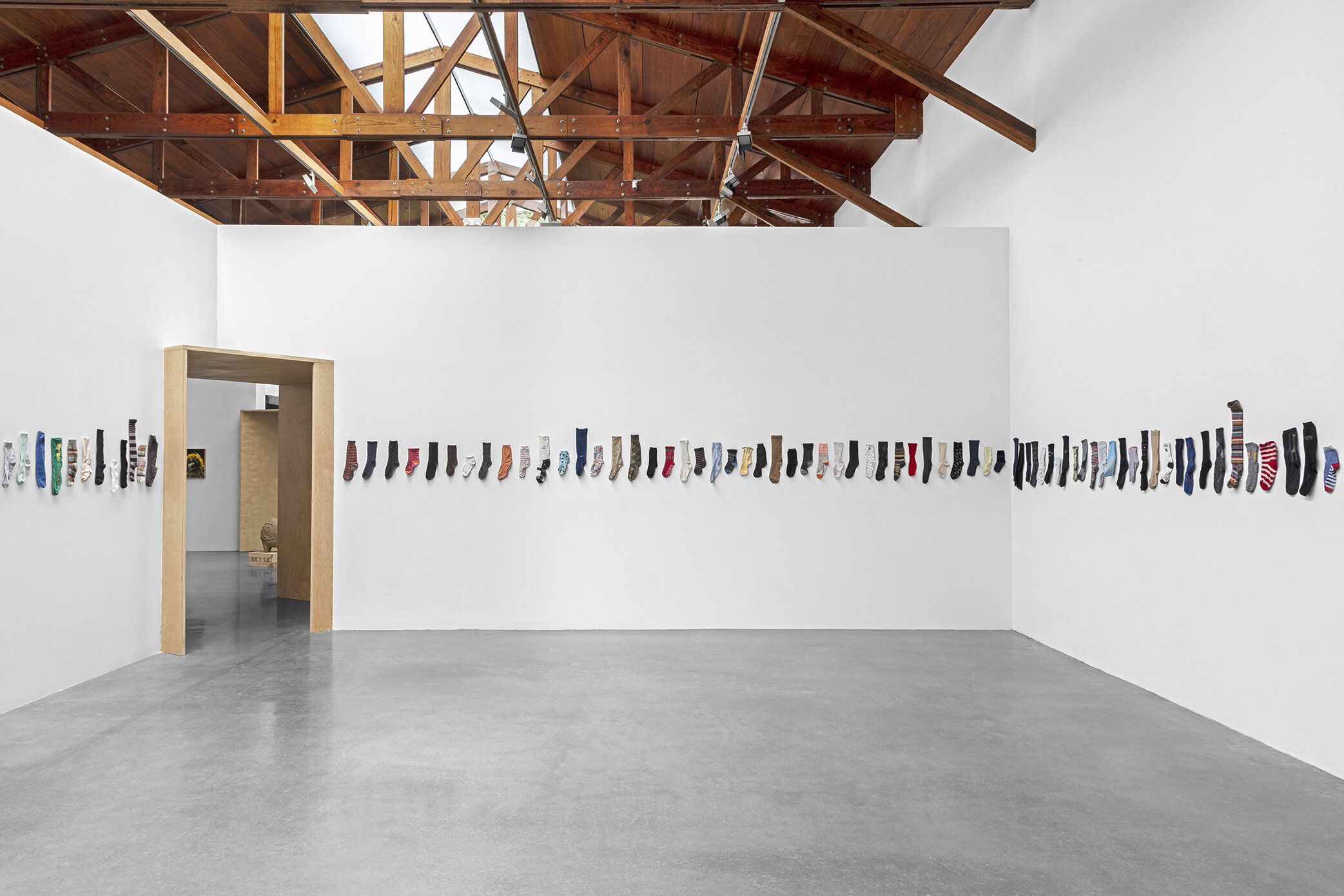 Calcetines sin Pareja, Wilfredo Prieto. Kurimanzutto, Mexico City, 2021