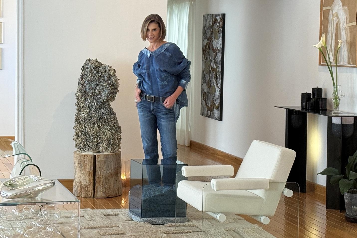 A person standing in a roomAI-generated content may be incorrect.