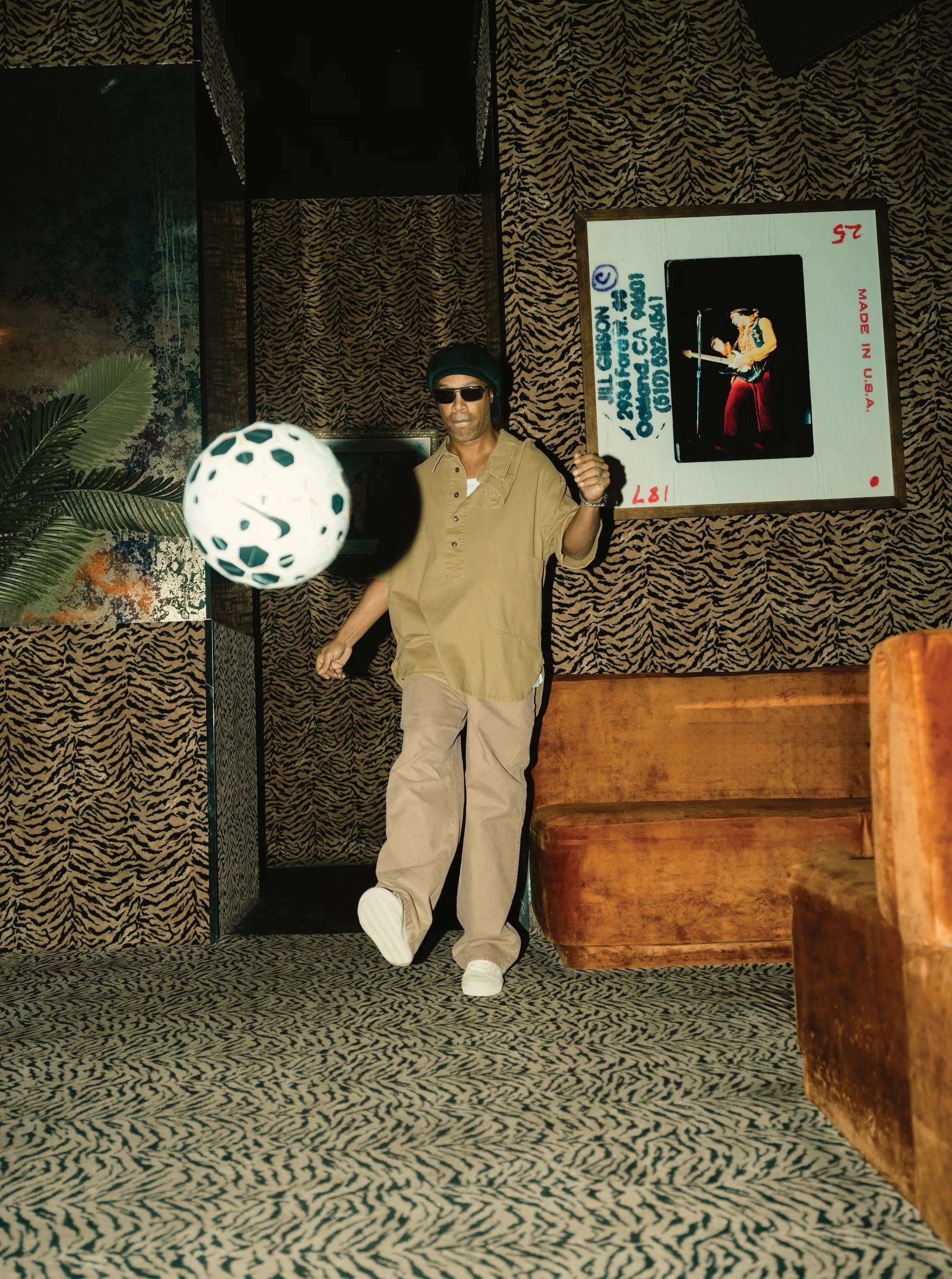 Ronaldinho | Sacrosanct Smiles, All Around