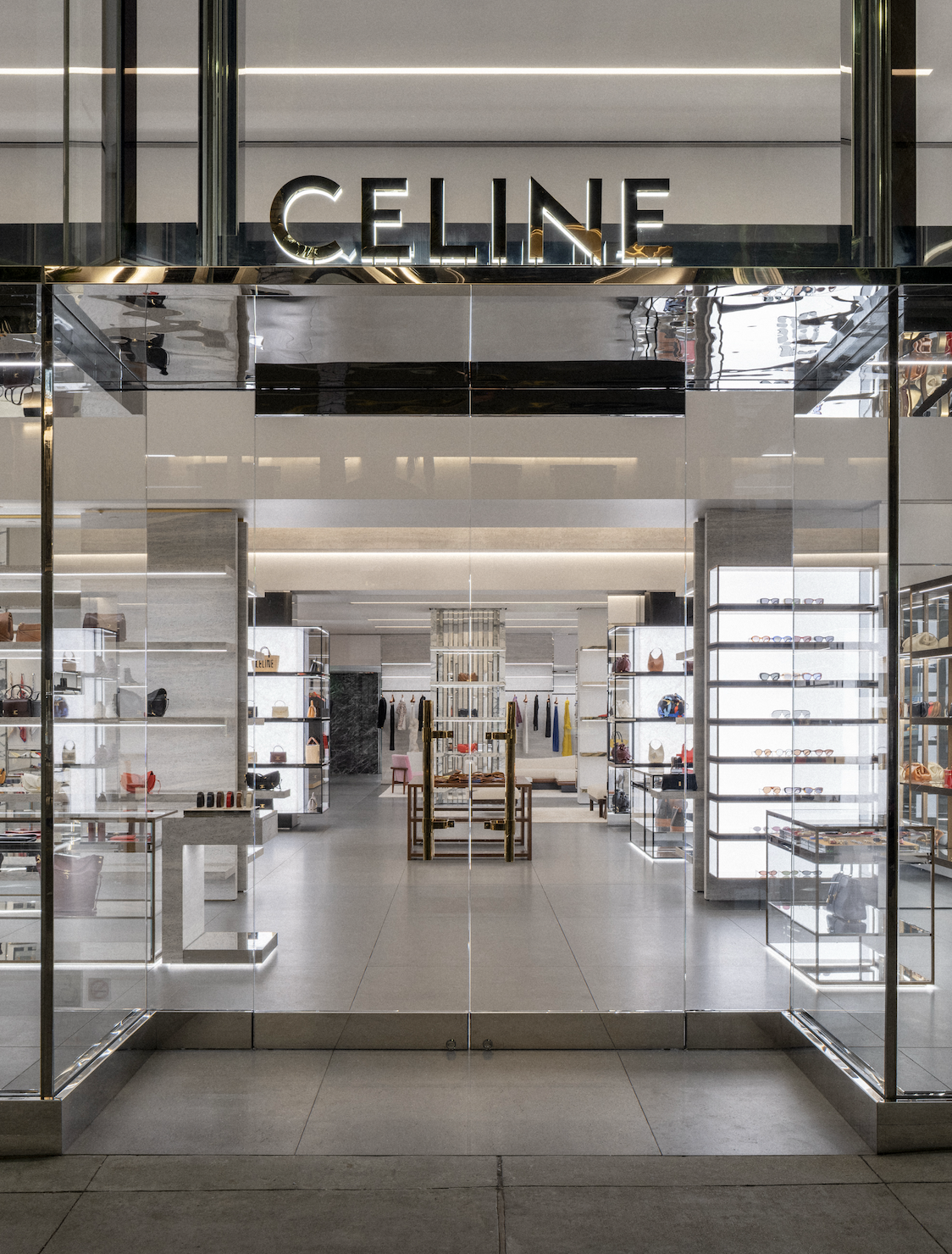 CELINE | Oscillating Between Americana Rusticity and Quiet Luxury 