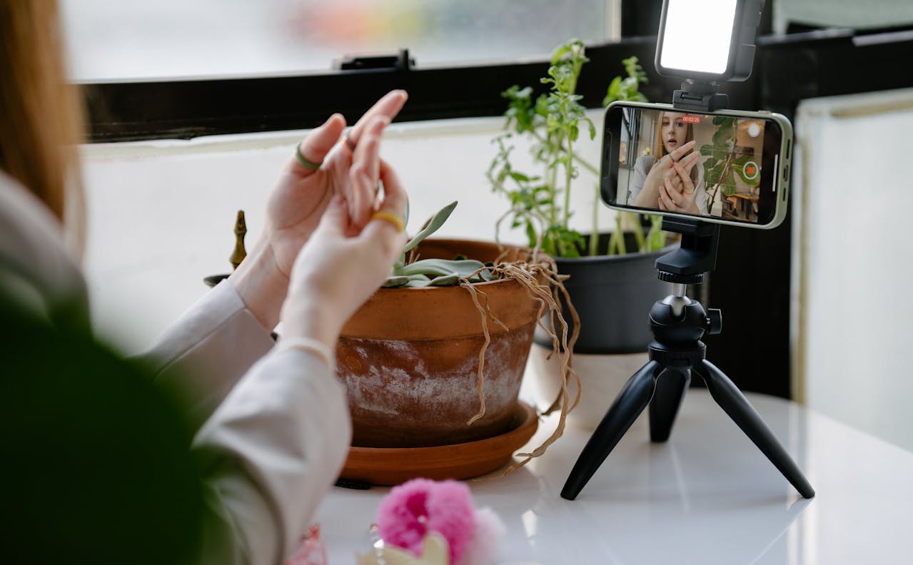 best tripods for vlogging and live streaming