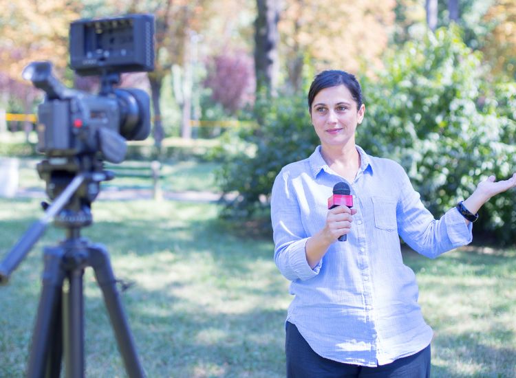 teleprompter for journalism students
