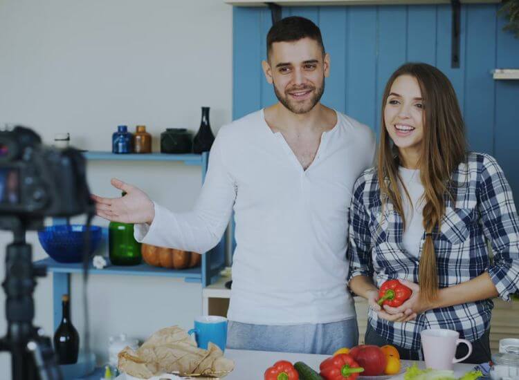 content creators using body language in their presentation