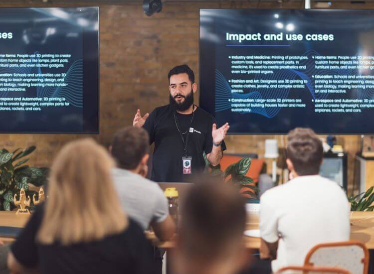 using body language to communicate effectively