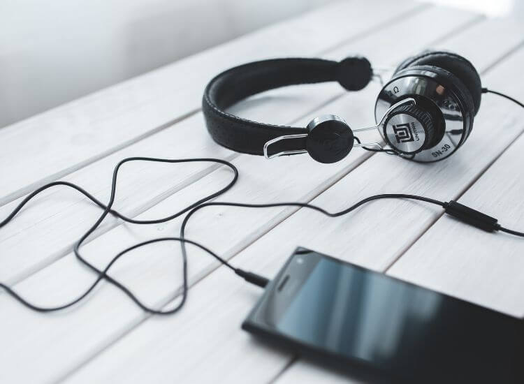 using trending audio for Instagram Reels