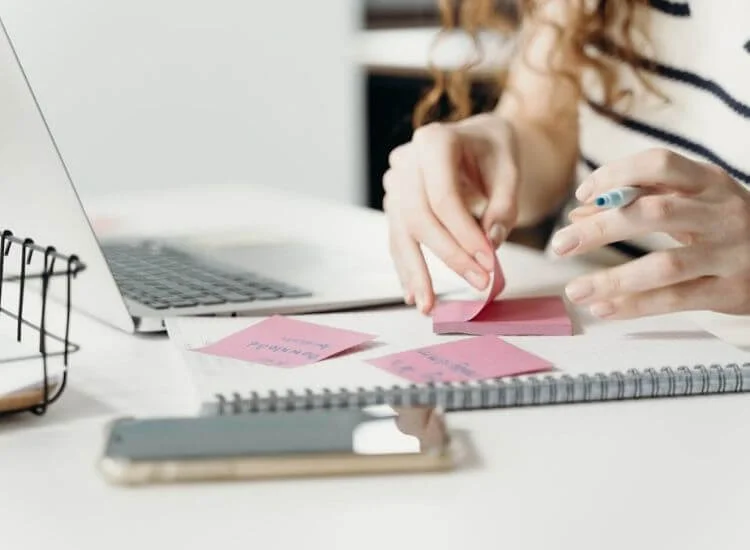 using sticky notes to simplify topics for presentation