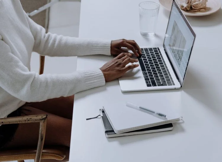 cross promotion of social media content