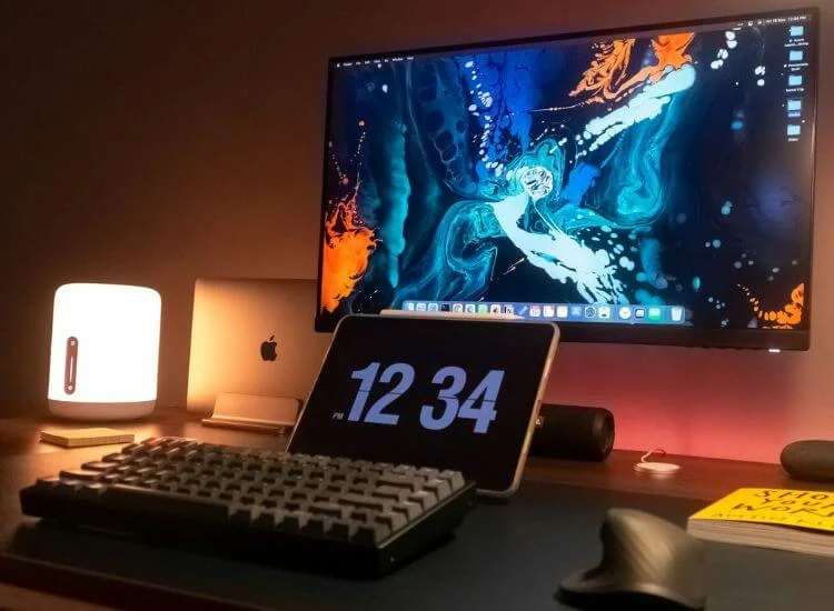 showing time on tablet device, to protect working hours