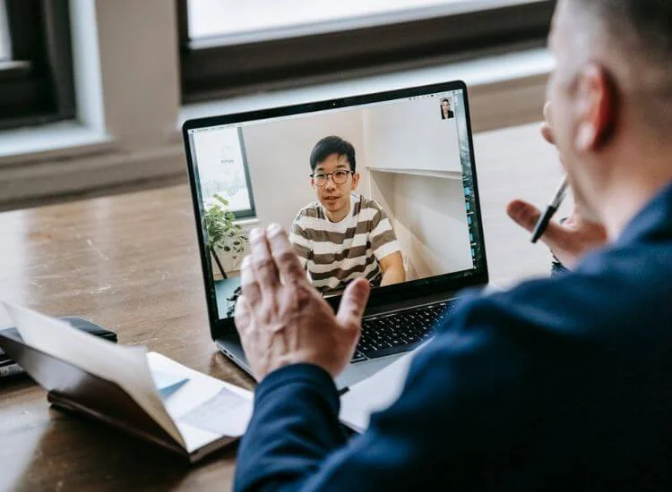 Educator delivering a well-paced online lesson using a video setup