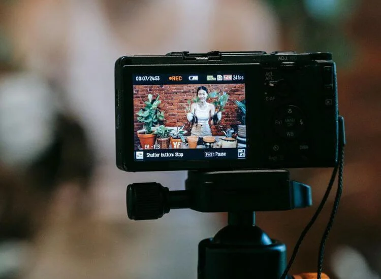 showing the camera screen with creator doing educational content