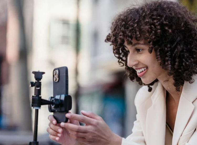 content creator getting reafy to record an Instagram reel