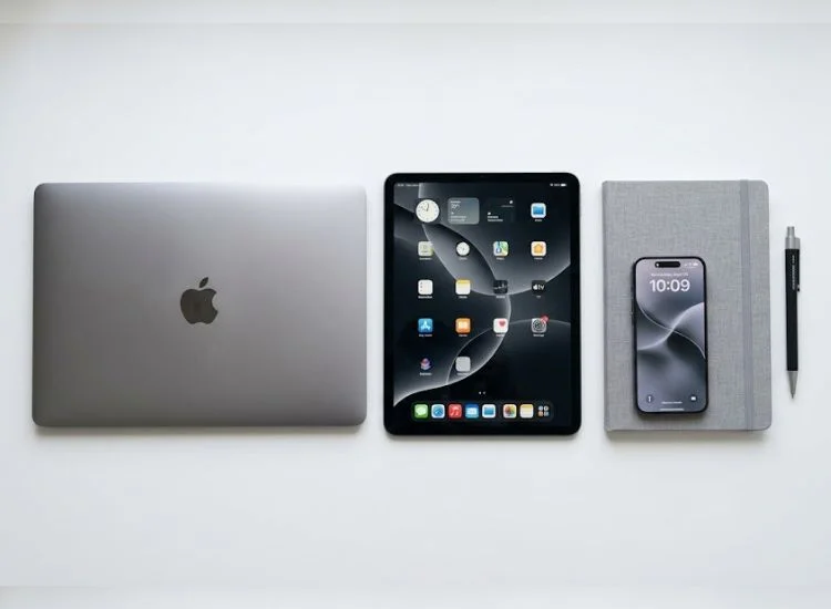 Teleprompter app for teams running across iPhone, MacBook, and tablet on a desk