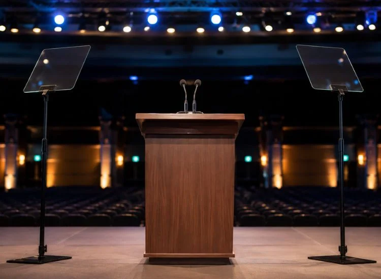 Close-up of a presidential teleprompter beam-splitting glass panel on a stand