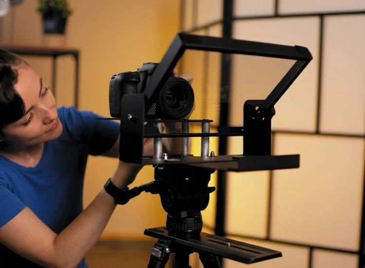 setting up camera and teleprompter rig