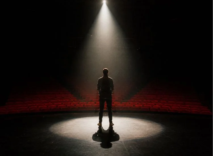 spotlight-effect-cause-of-stage-fright-empty-auditorium