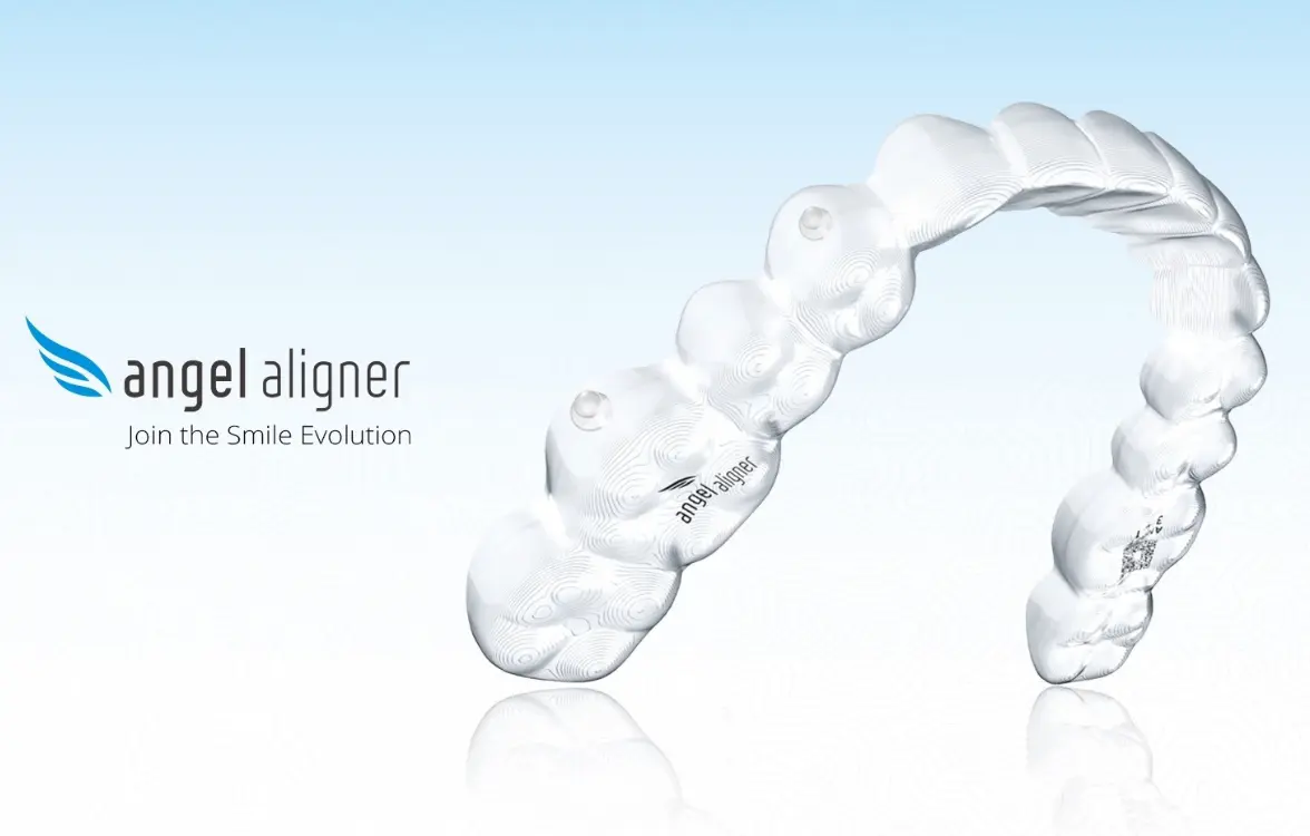 Image of an angel aligner for the top teeth.