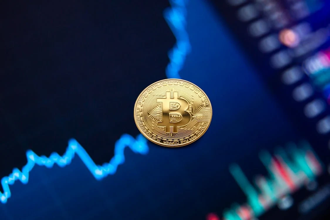 Bitcoin Surges Past $62,000 as Bulls Eye $100,000 Year-End Target
