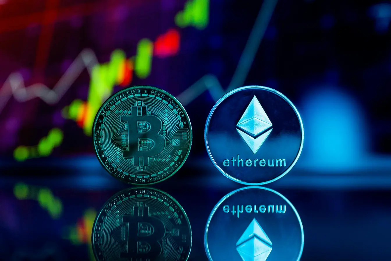 US Bitcoin, Ethereum ETFs See $6 Billion Volume Amid Crypto Crash