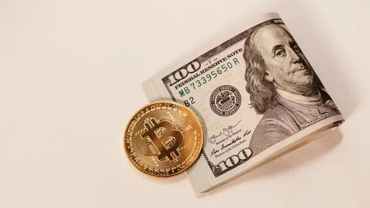 Bitcoin and Data Privacy: Balancing Convenience and Security in the Digital Age