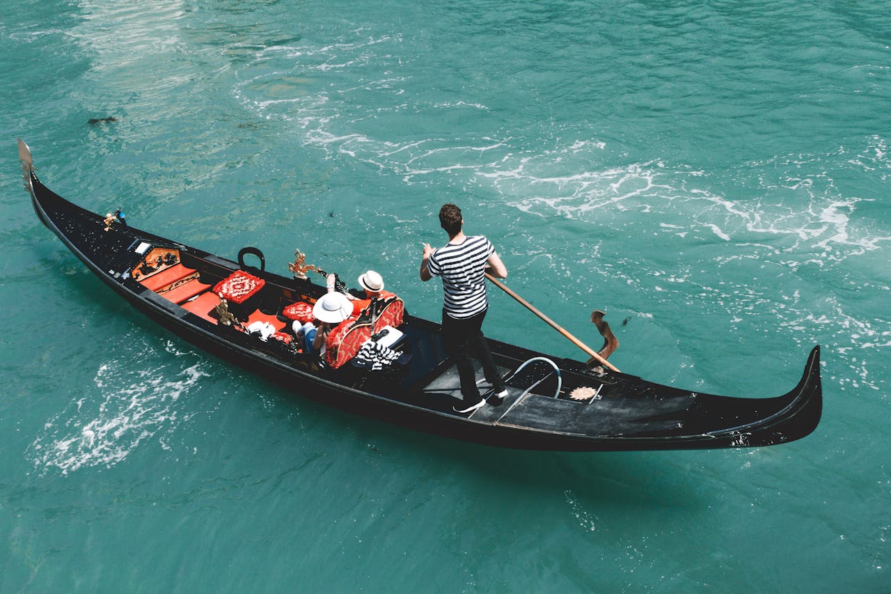 Euro IG Corporate Bonds RFP on RFPnetworks depicted by a canoe in Venice