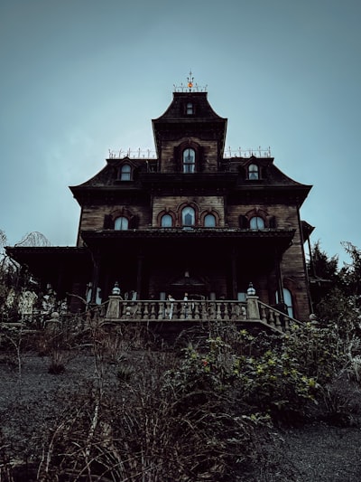 haunted house victorian exterior.