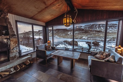 Picture of mountain lodge interior.