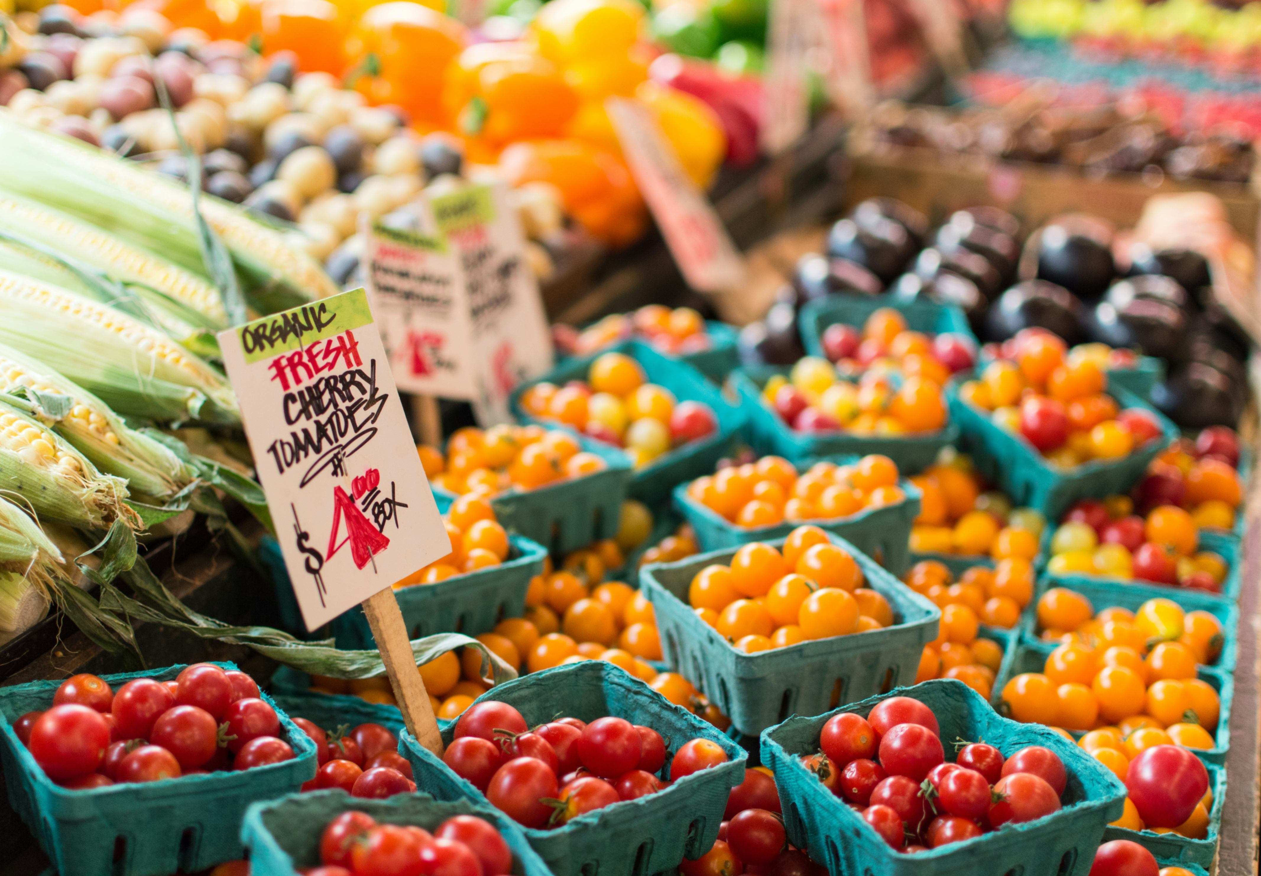Farmers market stand with tomatoes. 